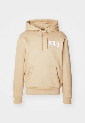 Beige hoodie met een kangoeroezak, een capuchon met trekkoord en een witte "POLO" logo op de borst. Glad stof met ribgebreide manchetten en zoom.