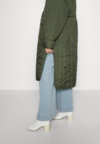 DESIGNERS REMIX Vinterfrakke - green