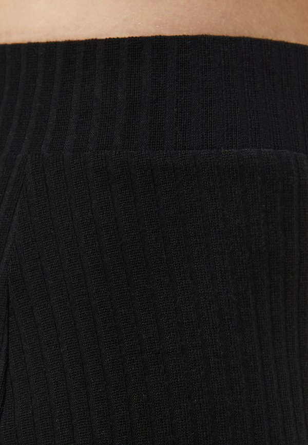 ONLNELLA WIDE - Trousers4