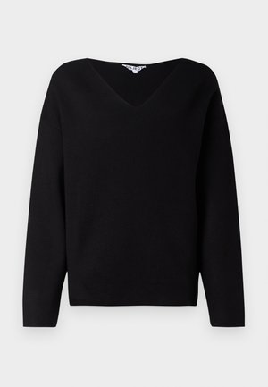 Sweater preto com decote em V, mangas longas e um ajuste solto. Feito de tecido macio e texturizado, apresenta ligeira elasticidade e costura mínima.