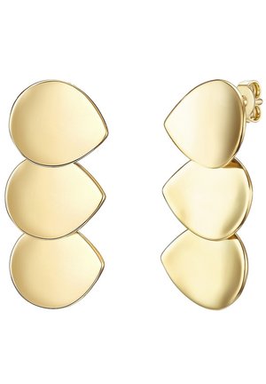 Kultakultaiset nappikorvakorut, joissa on kolme päällekkäistä abstraktia pisaranmuotoista levyä, kiillotettu sileä pinta ja perhossuljin.