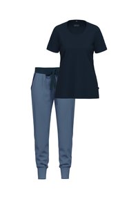 Marinblå t-shirt med kort ärm och rund halsringning, i kombination med ljusblå joggerbyxor med dragsko i midjan och smalnande ben.