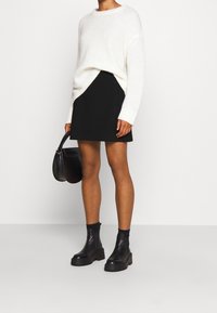 Modström Minifalda - black