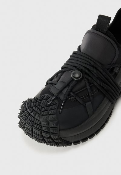 Emporio Armani Trainers - black