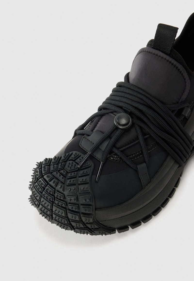 Emporio Armani Sneakers - black