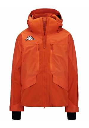 Giacca impermeabile arancione con cappuccio, dotata di due tasche frontalmente con zip e logo Kappa sul petto sinistro. Polsini regolabili e prolunghe ai polsini.
