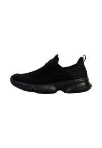 Scarpa sportiva nera slip-on con tomaia in rete testurizzata, collo imbottito e suola in gomma spessa per comfort e supporto.
