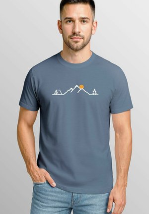 MIT CAMPING FREIZEIT GRAFIK LINEART BERGE SONNE - T-Shirt print - denim blue