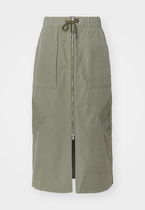 Olivenfarget midi-skjørt laget av lett stoff, med glidelås foran, elastisk midje og store sidelommer med vinkelflapper.