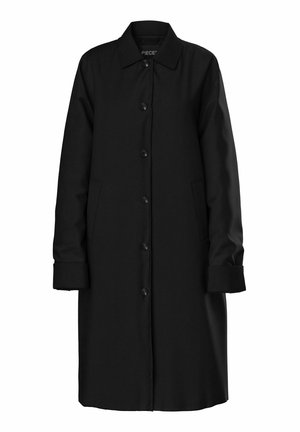 Un long manteau noir en tissu lisse, avec un col, une fermeture à boutons sur le devant, des poches latérales et des poignets côtelés.
