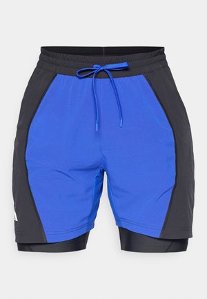 Shorts deportivos azul y negro con cinturilla elástica, cordón de ajuste, tejido texturizado y paneles laterales en contraste. Incluye pantalones cortos interiores.