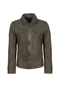 Chaqueta de cuero marrón para hombre con cremallera frontal, dos bolsillos en el pecho con solapa y botones a presión, y cuello alzado, sobre un fondo blanco.