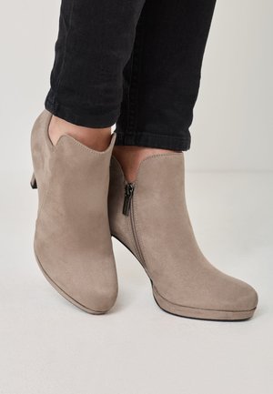 Tamaris Plateaustiefelette - taupe