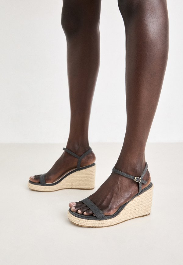 LYRAH - Wedge sandals3