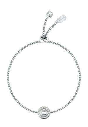 Sølvkædearmbånd med justerbar skyder, med en firkantet krystal i midten omgivet af mindre runde krystaller.