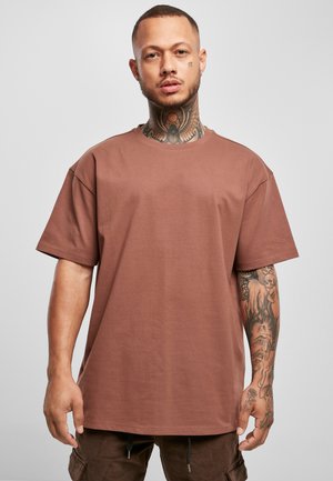 Bruine katoenen t-shirt met korte mouwen, relaxte pasvorm en ronde hals. Merkbare textuur en effen kleur zonder patronen of accenten.
