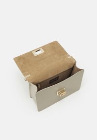 Furla CROSSBODY - Mala a tiracolo - marmo