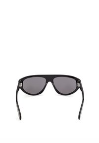 Lunettes de soleil aviateur noires surdimensionnées avec des verres gris foncé et des branches larges, vues de face sur un fond blanc.