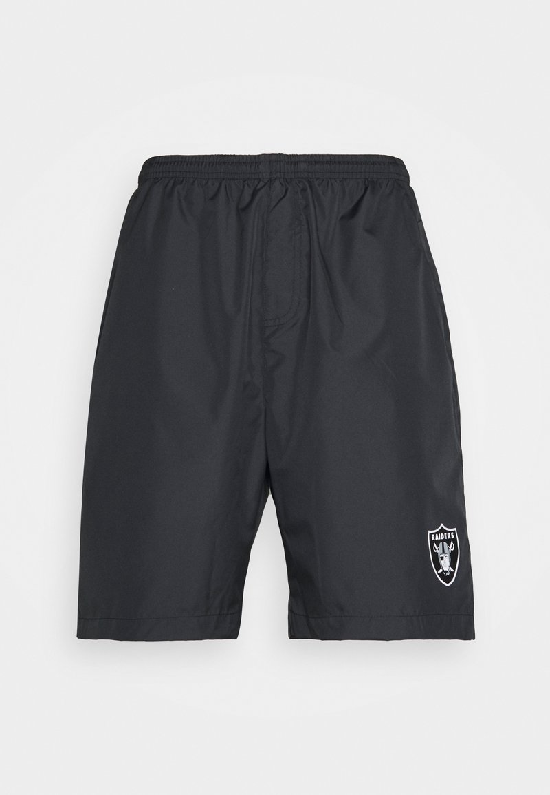Shorts de sport noirs avec taille élastique et logo des Raiders sur la jambe inférieure droite, présentés sur un fond clair uni.