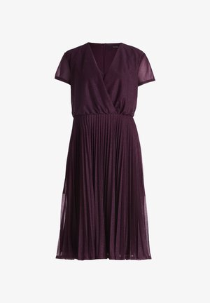 V-hals, kortærmet kjole i dyb lilla med en plisseret nederdel. Fremstillet af et glitrende, struktureret stof, med en skjult lynlås bagpå.