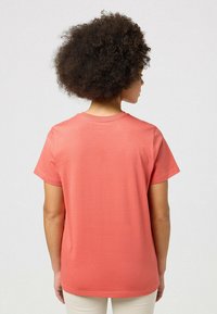 Wrangler REGULAR TEE - T-shirt basic - burnt sienna