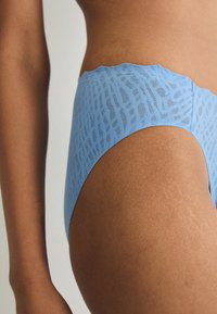 Sloggi FEEL BLISS HIGH LEG - Fecskék - azura blue