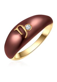 Prsteň v zlatej farbe má hladký, zaoblený pás s červeno-hnedým odtieňom, s malým diamantovým detailom a štýlovo vyrytým písmenom na povrchu.