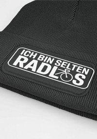 Black knit beanie featuring a rectangular patch with white text. The text states "ICH BIN SELTEN RADLOS" and includes a bicycle icon.