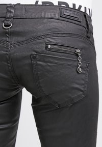 Freeman T. Porter Tygbyxor - black