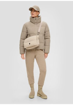 s.Oliver MIT ABNEHMBAREN RIEMEN - Sac bandoulière - sandfarben