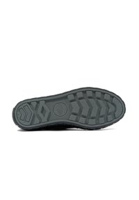 Suela de zapato negra de goma con un agarre texturizado y estampado que presenta formas variadas, incluidas líneas diagonales y acentos hexagonales.