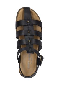 Schwarze Ledersandale mit breiten Riemen und goldfarbenen Beschlägen, brauner Innensohle und strukturiertem Außensohle. Verstellbarer Knöchelriemen vorhanden.
