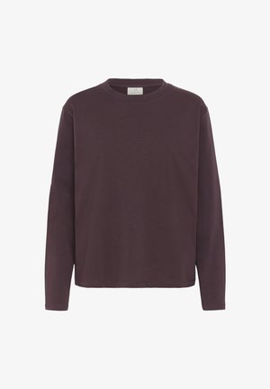 Hosszú ujjú ing sötét mályvaszínben, puha anyagból készült. Kerek nyakkivágással és egyenes szabással, minimális varrással. Látható logó nélkül.