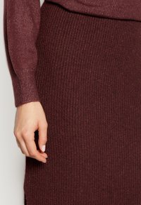 JDY JDYLIVA LIFE SKIRT - Saia lápis - vineyard wine