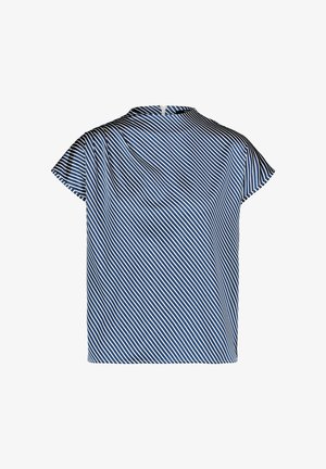 Kék, rövid ujjú blúz fehér átlós csíkokkal, kerek nyakkivágással és kulcslyuk gombos záródással hátul.