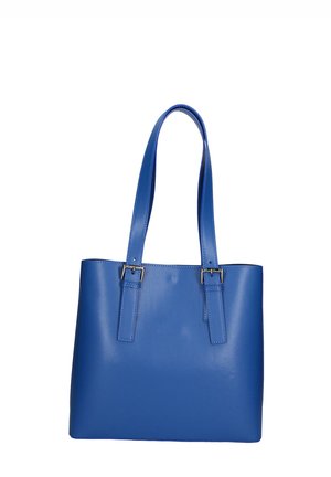 Sac fourre-tout en cuir bleu avec deux poignées plates, de forme rectangulaire, surface lisse et quincaillerie argentée aux bases des poignées.