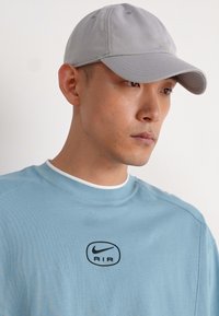 Nike Sportswear AIR - T-shirt estampada - denim turq/black