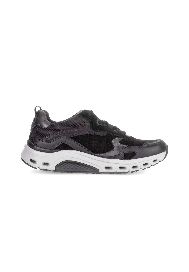Zwarte sportieve schoenen met een mix van leer en mesh. Beschikken over een stevige witte zool met ventilatiegaten, gestructureerde accenten en veters.