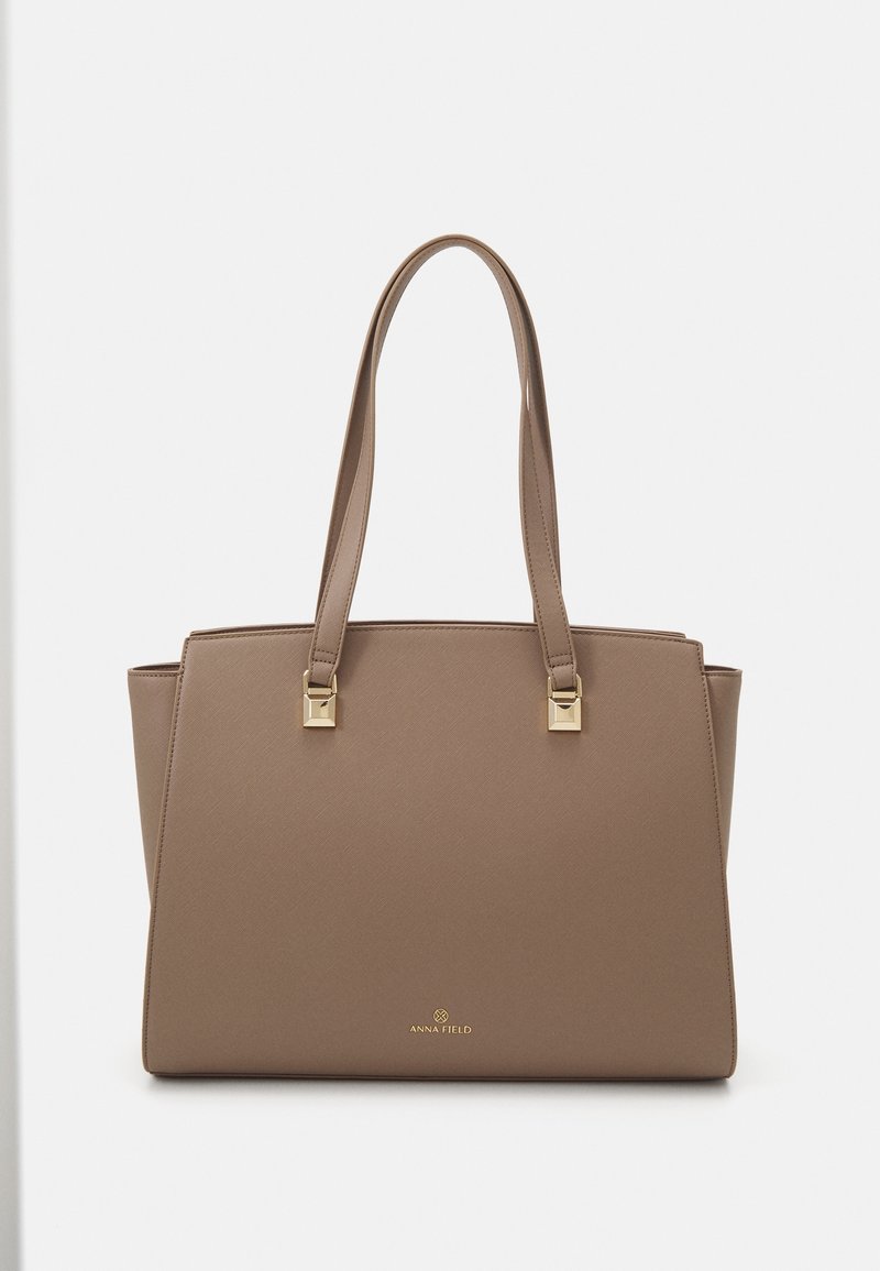 Sac cabas rectangulaire taupe avec double poignée et détails en métal doré, avec un petit logo doré en bas au centre.