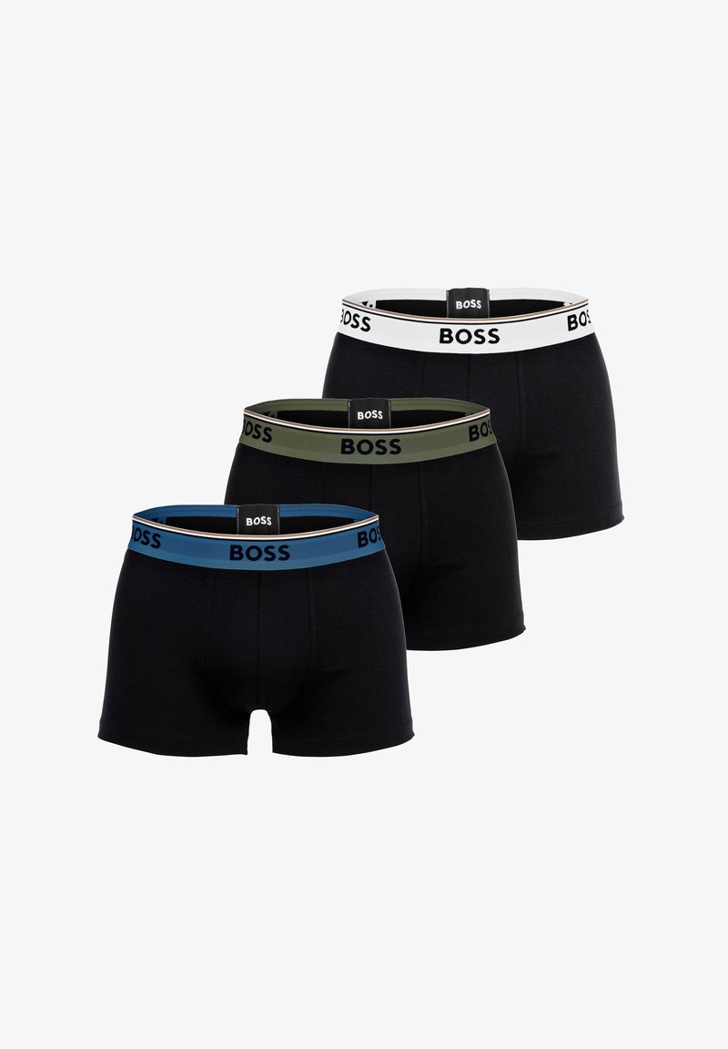 Trois paires de boxers pour hommes en noir avec des ceintures élastiques colorées : bleu, vert olive et blanc. Tissu doux, coupe ajustée, avec des accents de logo.