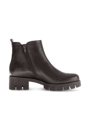 Bottine en cuir noir avec un bout rond, une fermeture éclair sur le côté et une semelle épaisse et crantée pour une meilleure adhérence. Texture lisse et détails de design minimalistes.