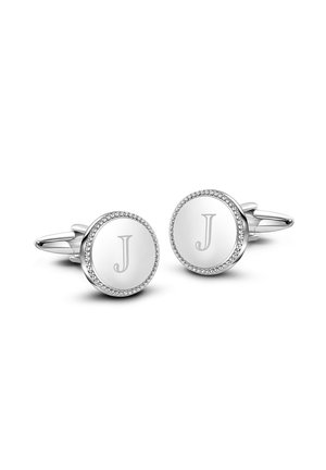 Srebrne spinki do mankietów o okrągłym kształcie, z wypolerowaną powierzchnią i grawerem "J", otoczone małymi, okrągłymi zdobieniami.