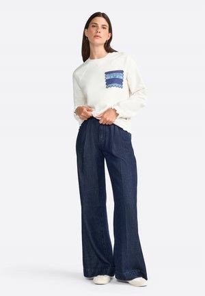 Rich & Royal Sweatshirt - pearl white