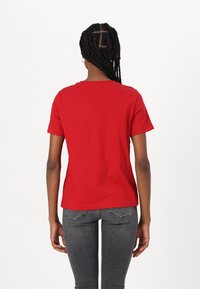 GANT SHIELD - Paprasti marškinėliai - ruby red