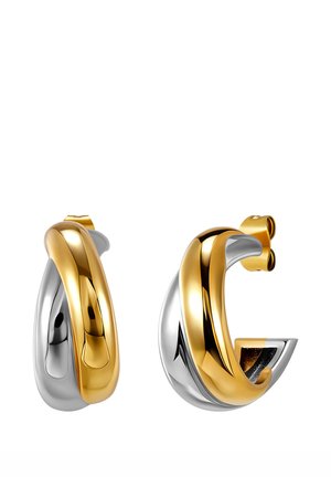 Pendientes de aro torcido bicolor en oro y plata con superficies pulidas y lisas, y cierres de tuerca sobre un fondo blanco.