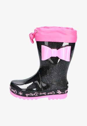 Czarne i różowe dziecięce kalosze z brokatem, różową kokardką z boku, różowym mankietem ze sznurkiem oraz dekoracyjnym różowym napisem na krawędzi podeszwy.