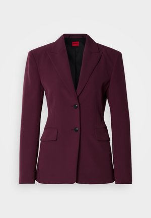 Sacou burgundy realizat dintr-un material neted, cu design cu un singur rând de nasturi, două buzunare frontale, rever ascuțit și căptușeală neagră.