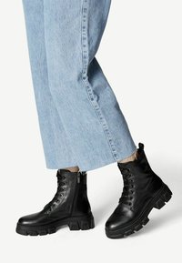 Tamaris Botines con plataforma - black