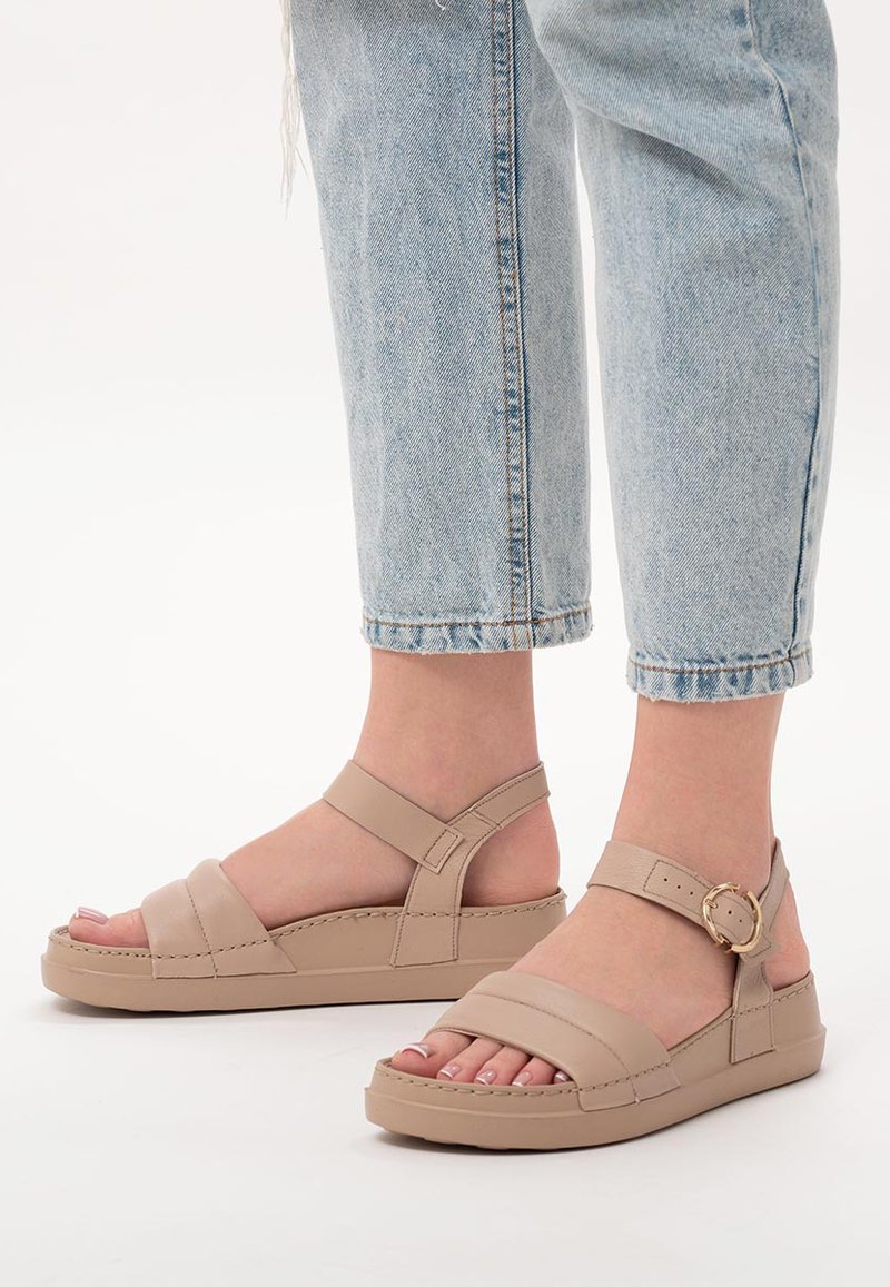 damesschoen met sleehak