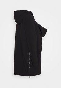 Czarna, długia kurtka z kapturem, z zamkiem z przodu i bocznymi wentylami zapinanymi na zamek, elastycznymi mankietami oraz regulowanym ściągaczem w kapturze, pokazana z boku.